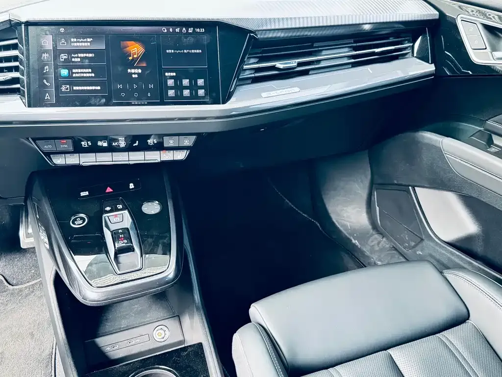 Audi Q4 e-tron — фото 10