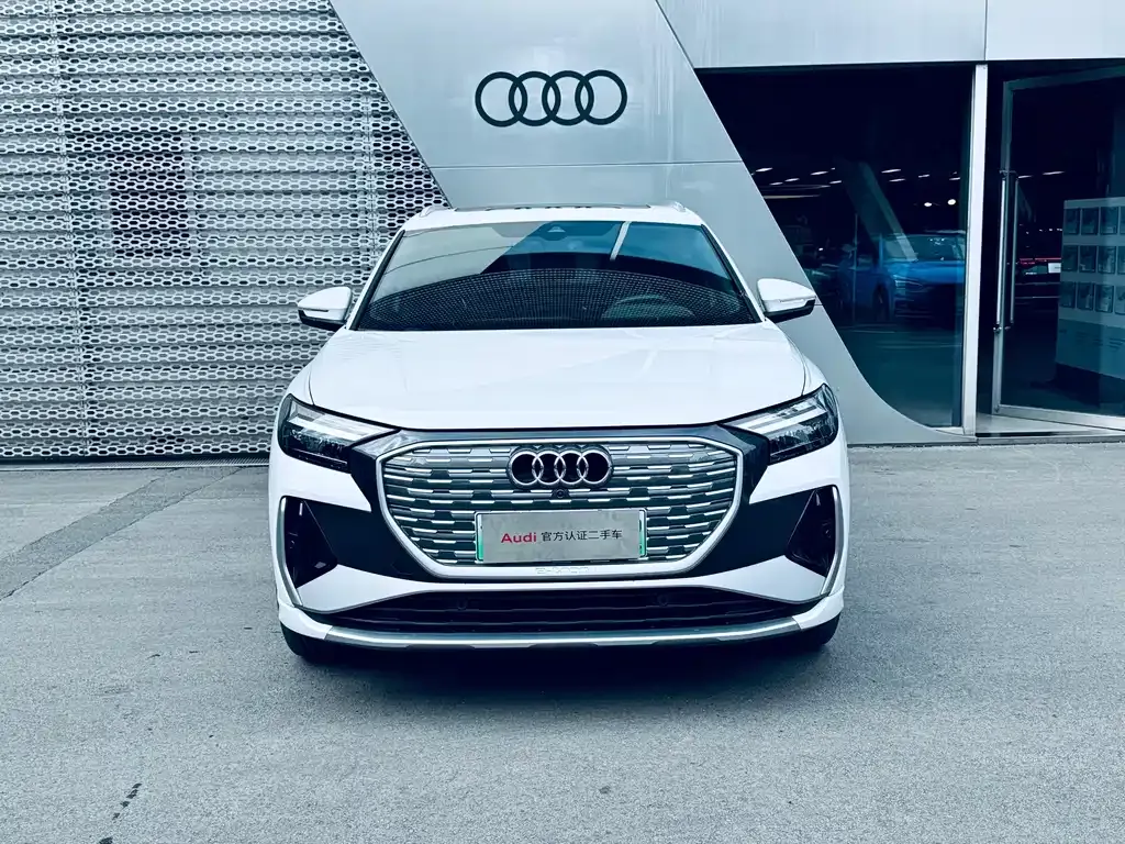 Audi Q4 e-tron — фото 3