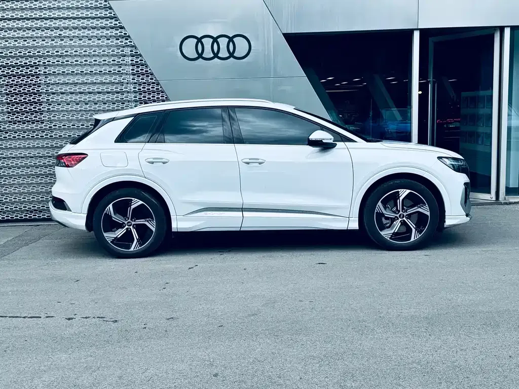Audi Q4 e-tron — фото 5