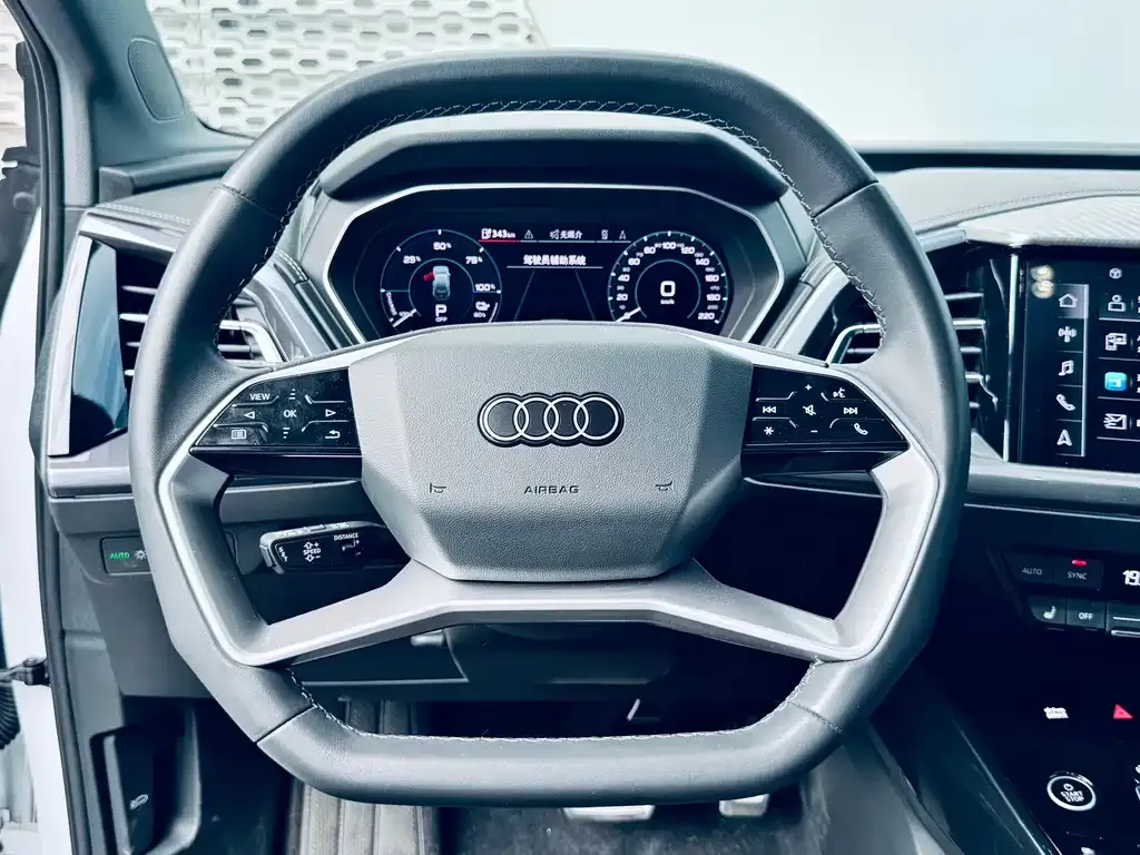 Audi Q4 e-tron — фото 8