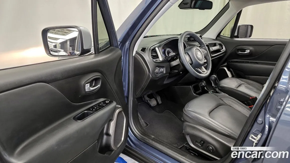 Jeep Renegade — фото 10
