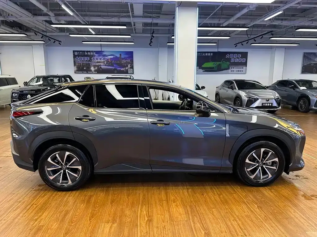 Lexus RZ — фото 3