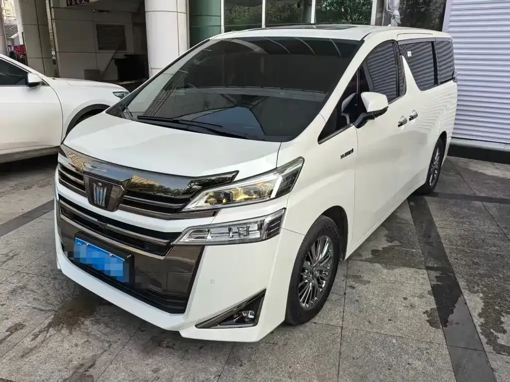 Toyota Vellfire — фото 1