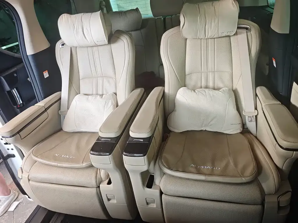 Toyota Vellfire — фото 3