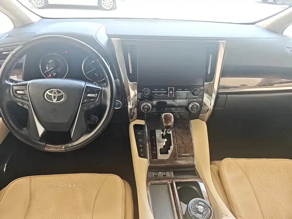 Toyota Vellfire — фото 6