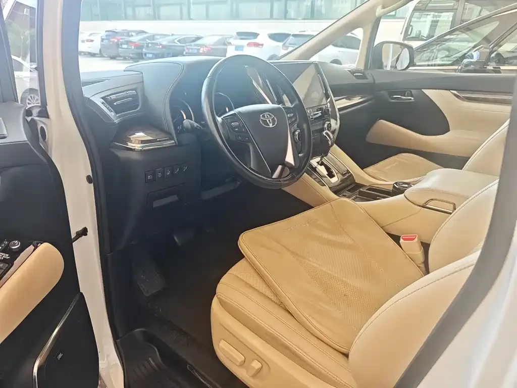 Toyota Vellfire — фото 9