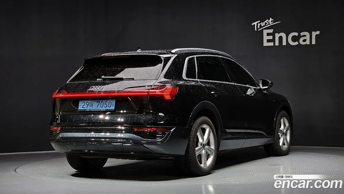 Audi Q8 e-tron — фото 2