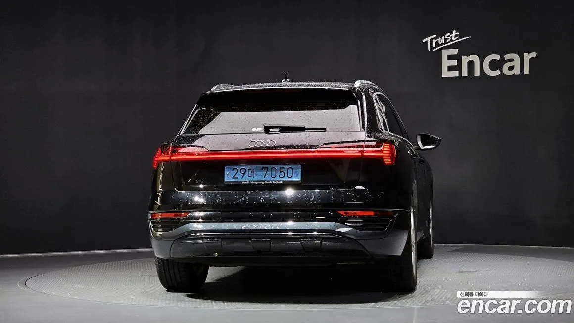 Audi Q8 e-tron — фото 4