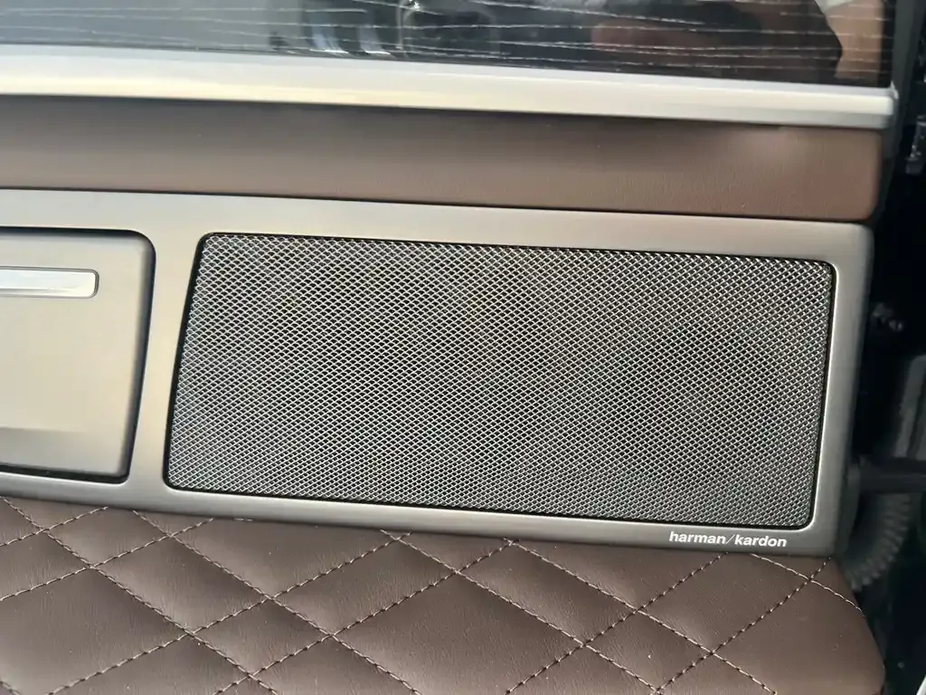 BMW 7 Series — фото 10