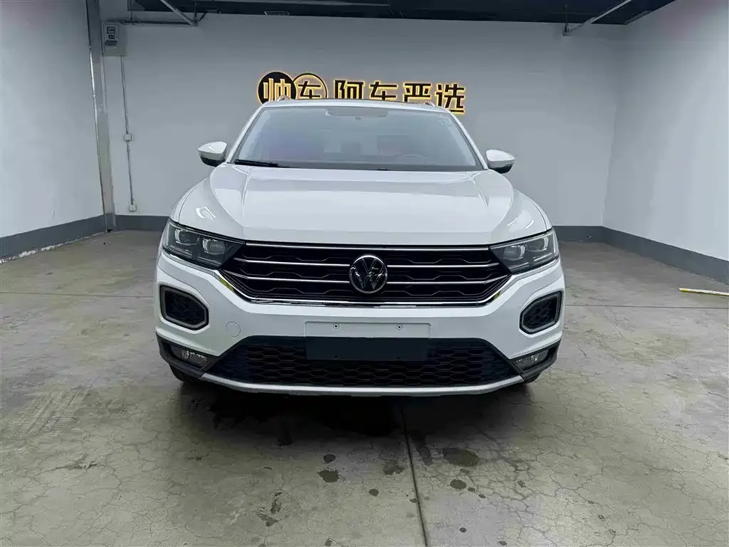 Volkswagen T-Roc — фото 1