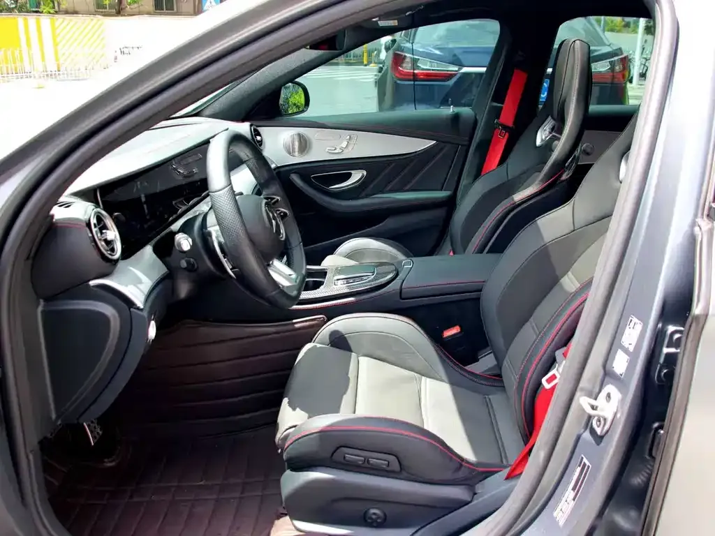 Mercedes-Benz E-Class AMG — фото 10
