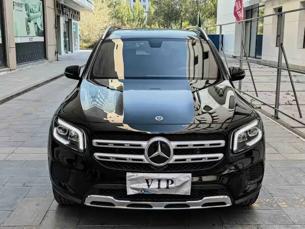 Mercedes-Benz GLB — фото 1