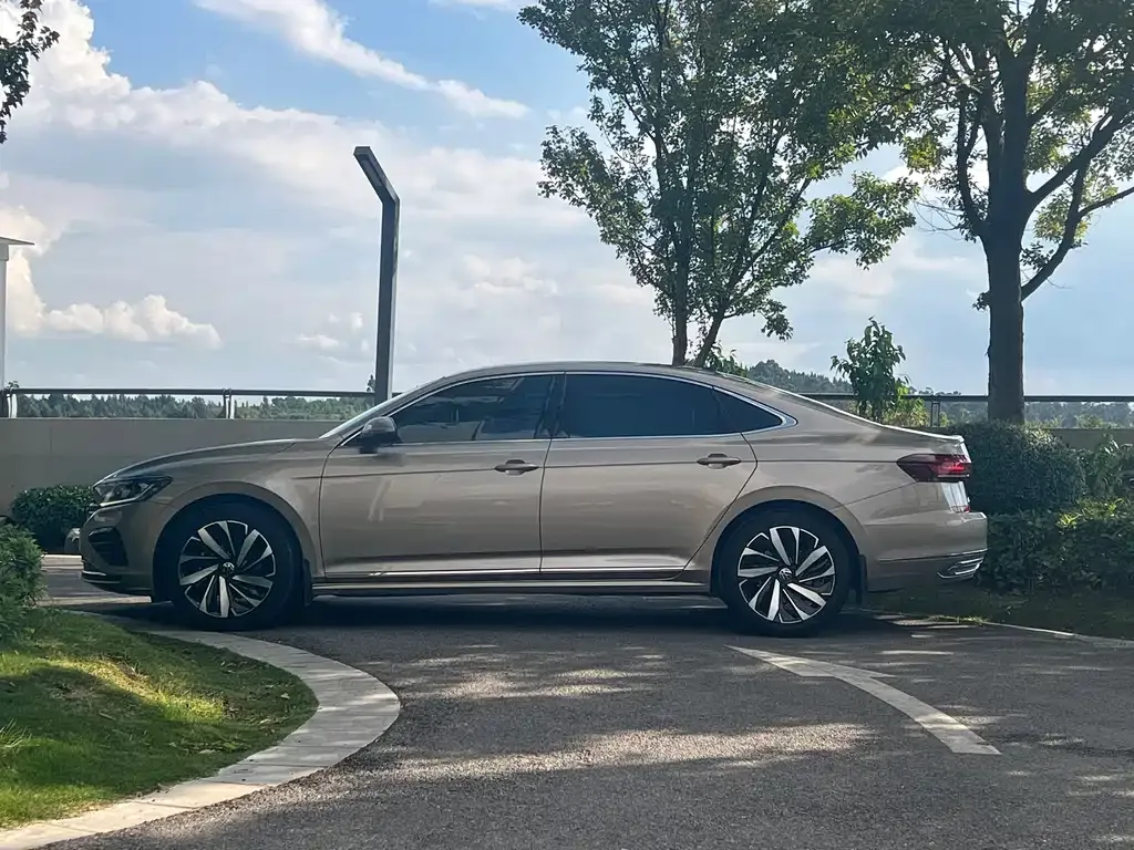 Volkswagen Passat — фото 7