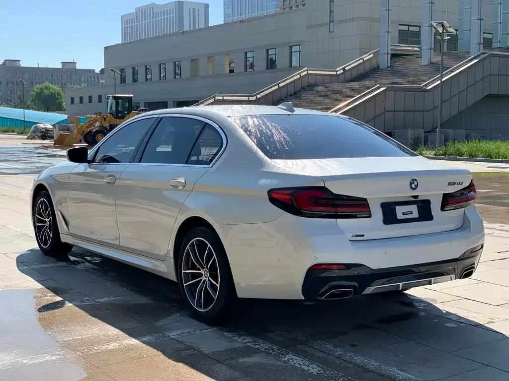 BMW 5 Series — фото 4