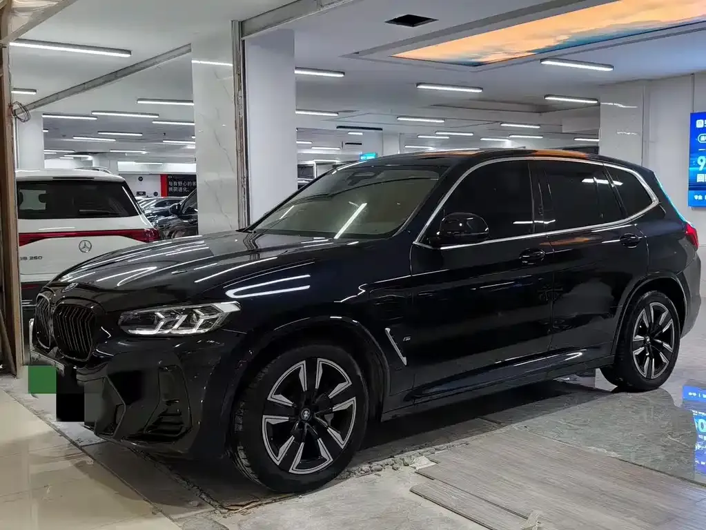 BMW iX3 — фото 1