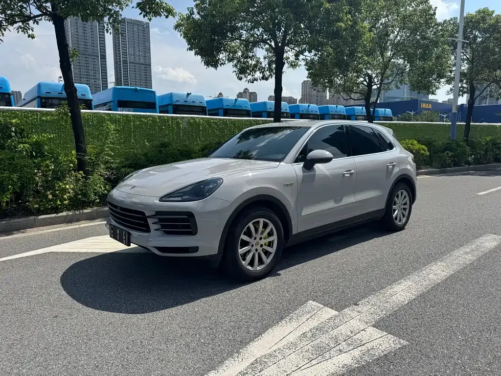Porsche Cayenne Hybrid — фото 1
