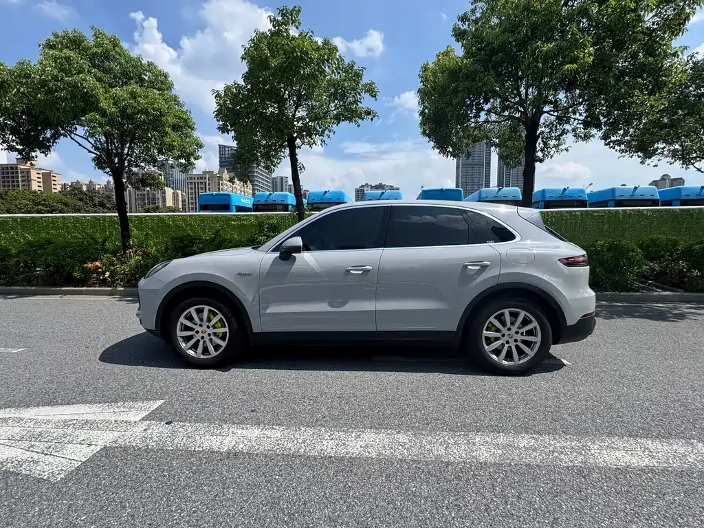 Porsche Cayenne Hybrid — фото 3