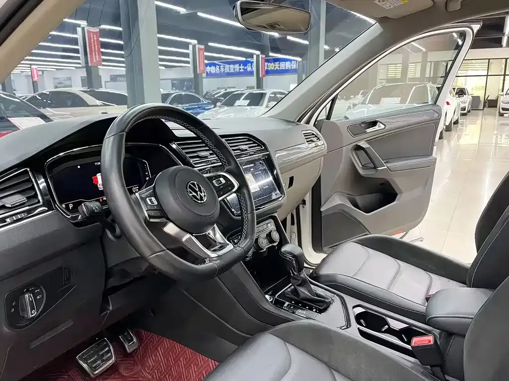 Volkswagen Tiguan L — фото 5
