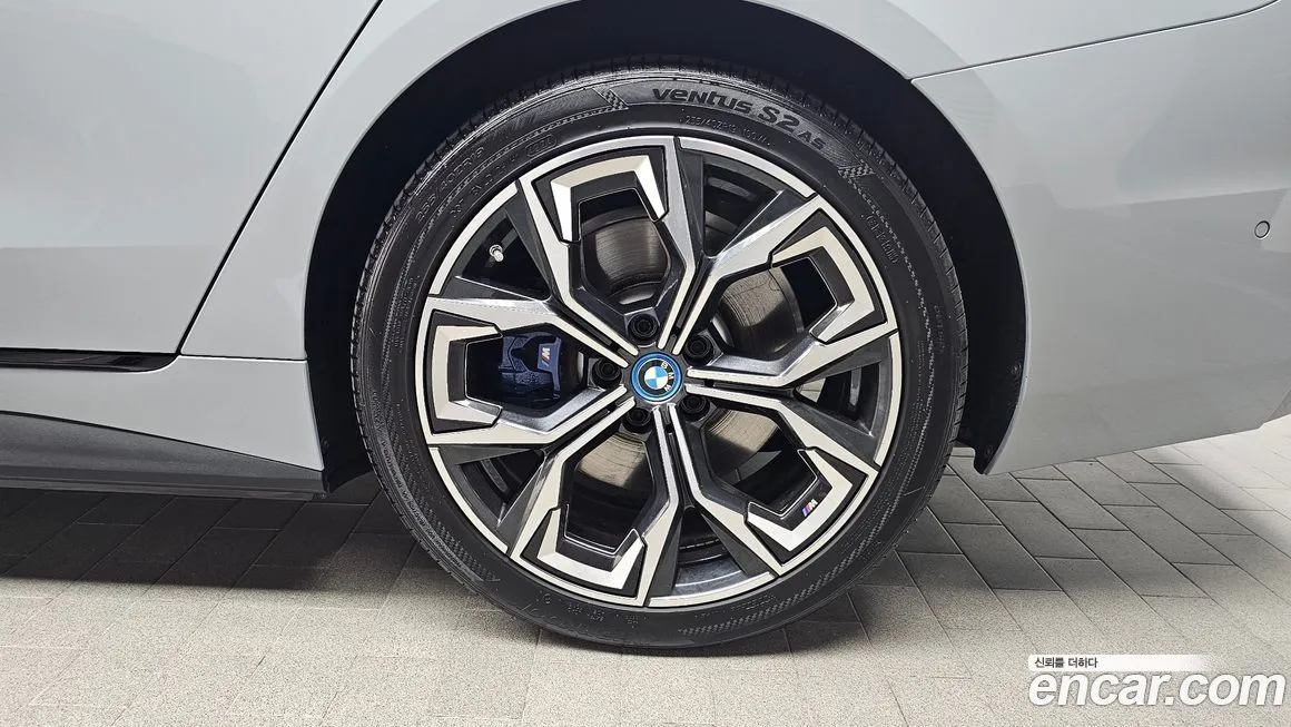 BMW i4 — фото 5