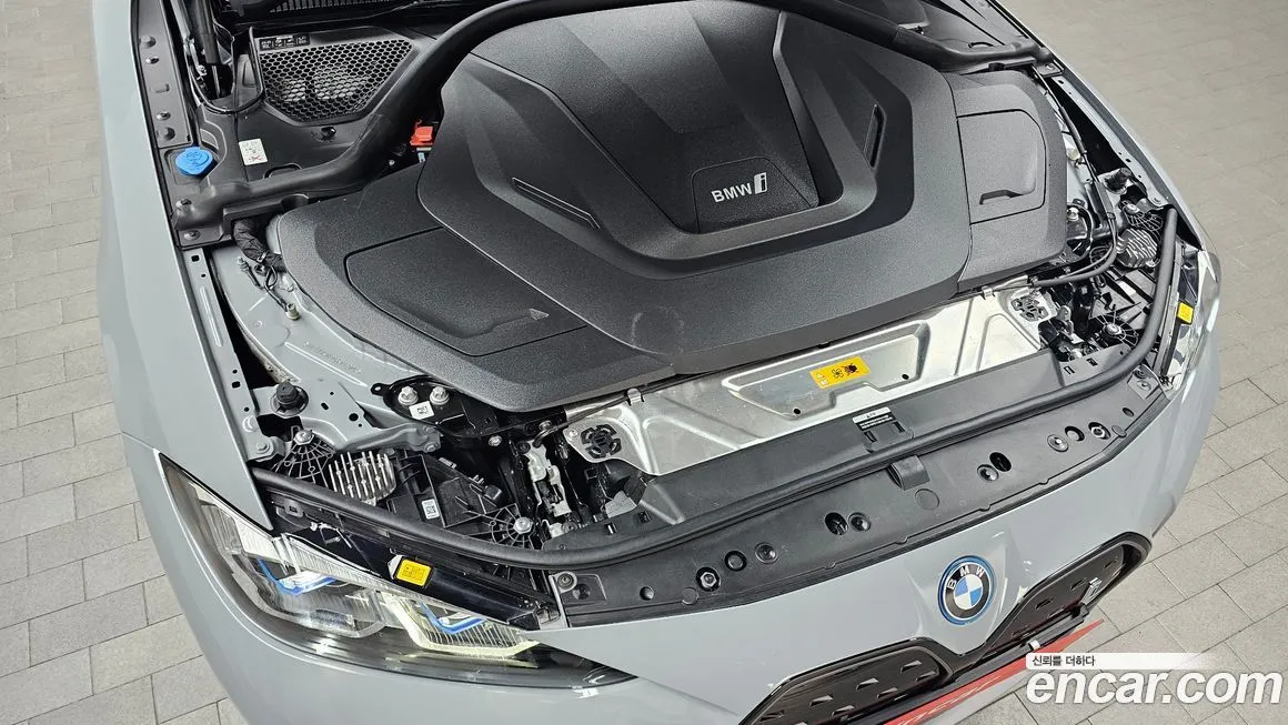 BMW i4 — фото 6