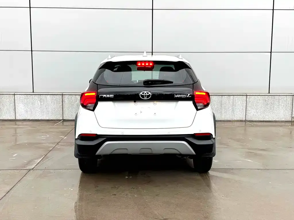 Toyota Yaris L — фото 4