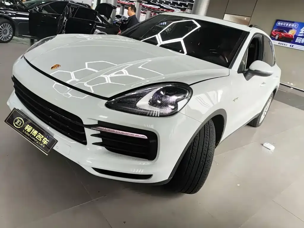 Porsche Cayenne Hybrid — фото 1