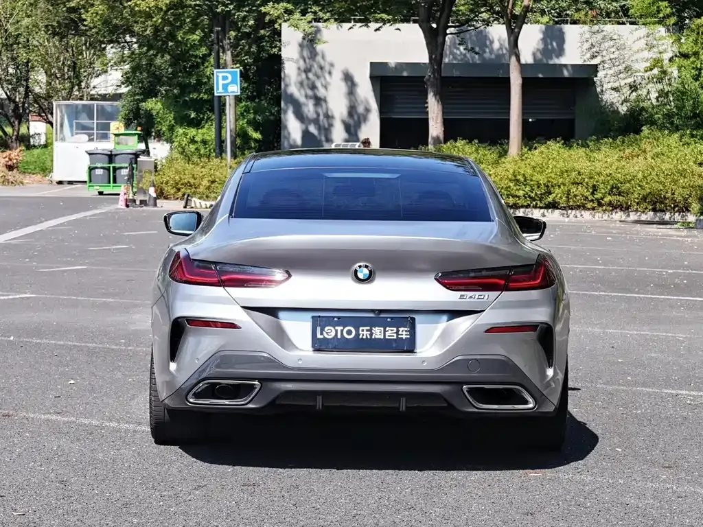 BMW 8 Series — фото 2