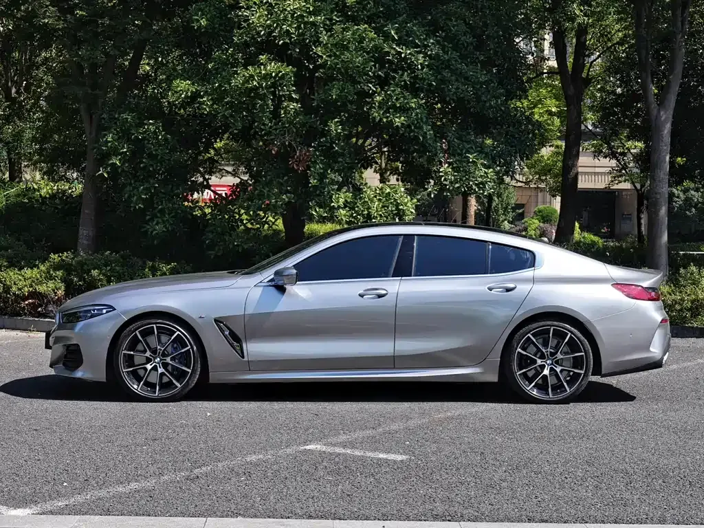 BMW 8 Series — фото 4
