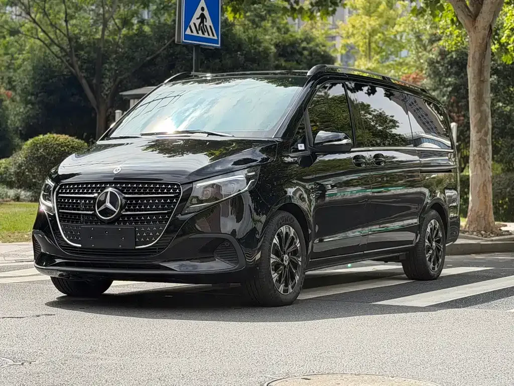 Mercedes-Benz V-Class — фото 1