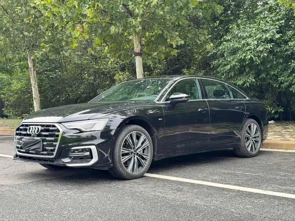 Audi A6L — фото 1