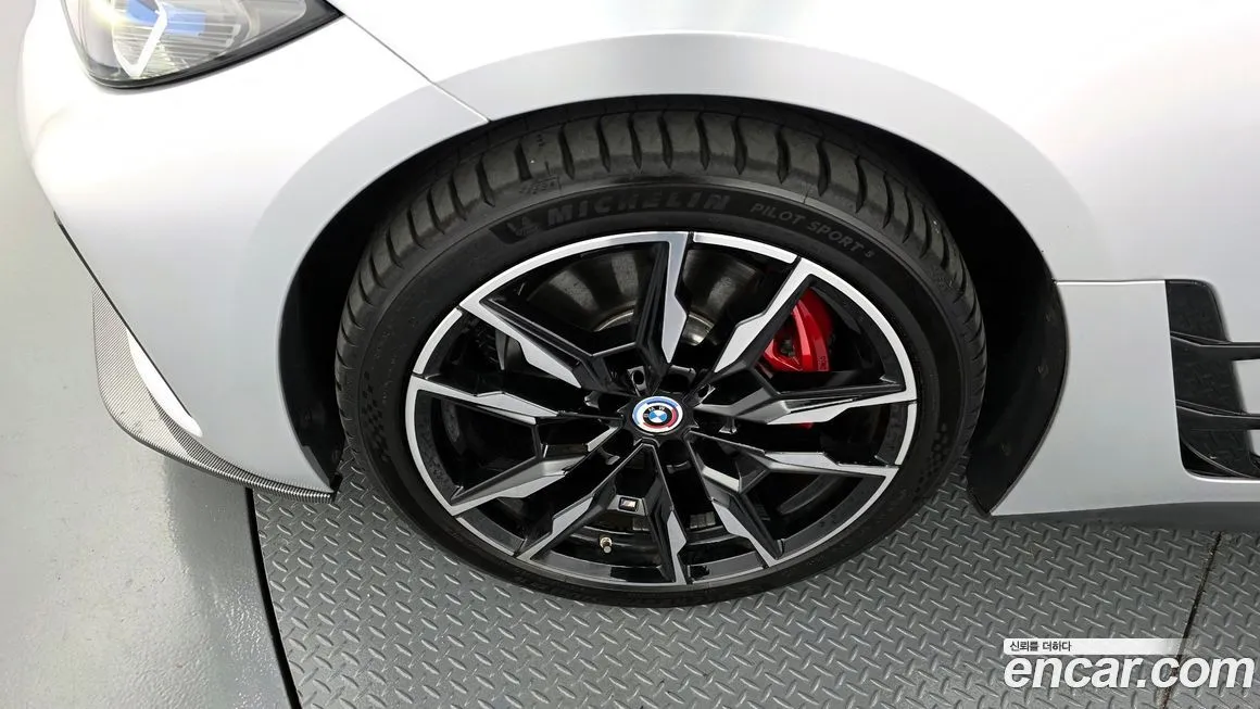 BMW i4 — фото 5