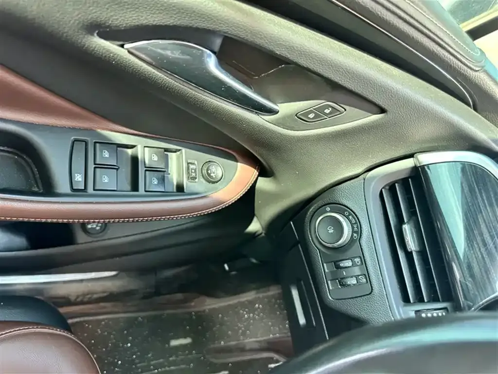 Buick Envision Plus — фото 4