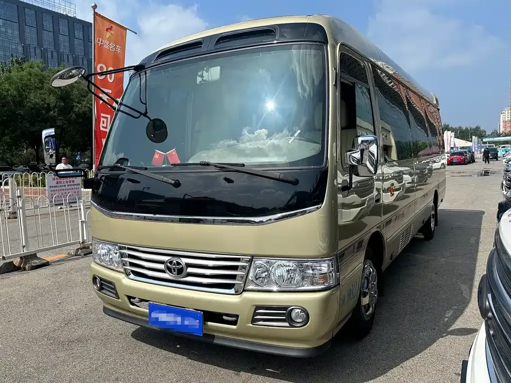 Toyota Coaster — фото 1