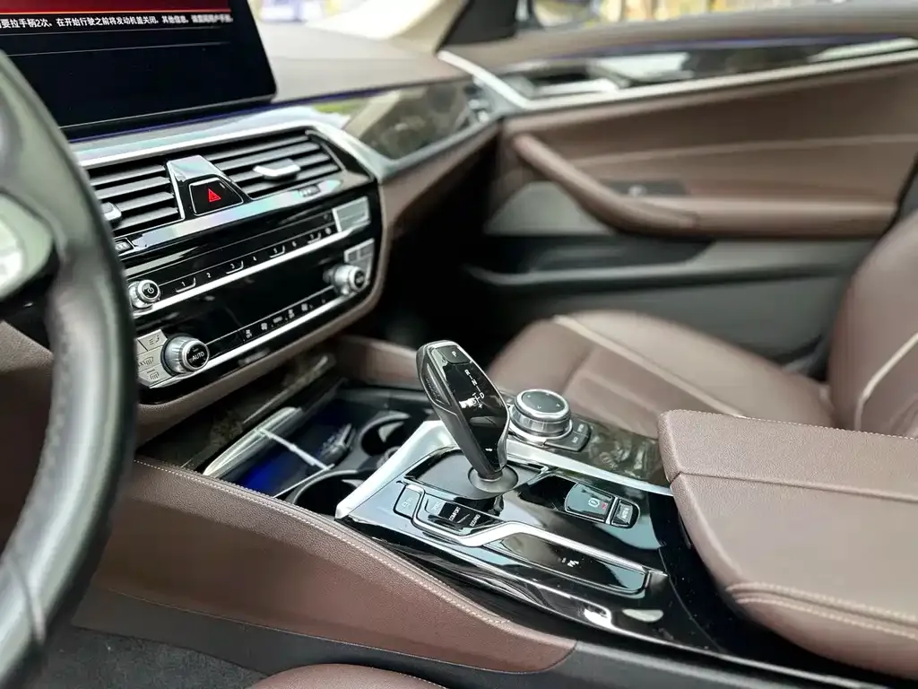 BMW 5 Series — фото 10