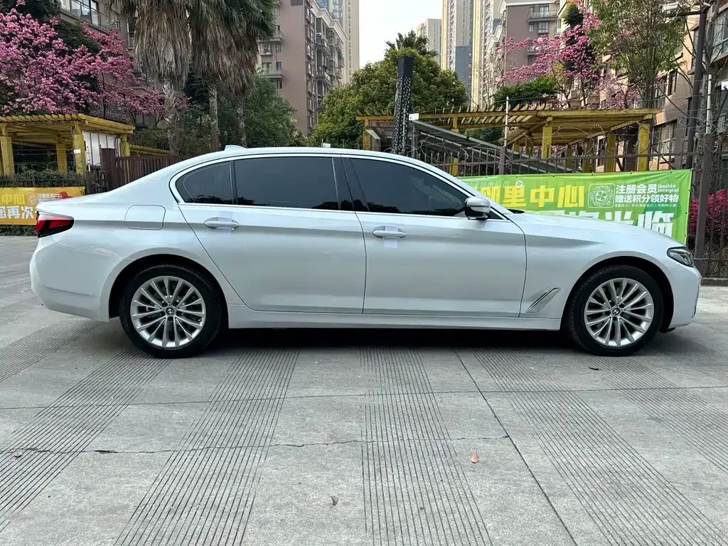 BMW 5 Series — фото 4