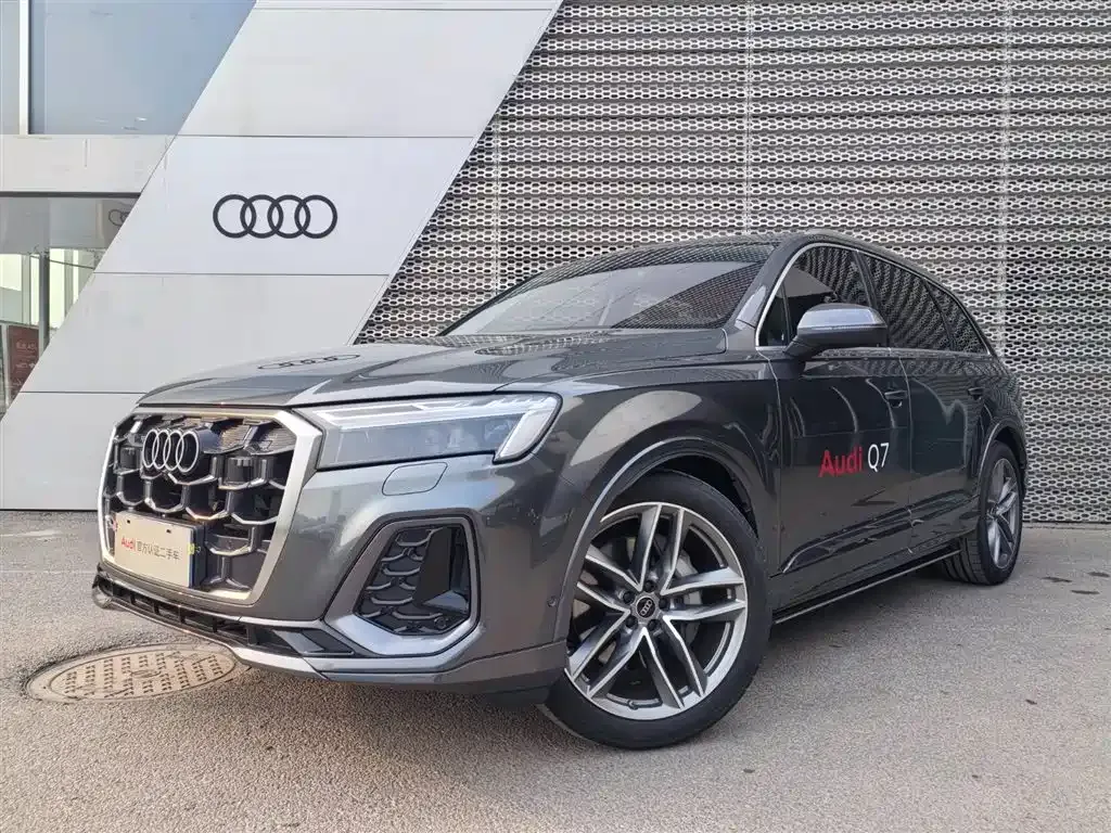 Audi Q7 — фото 1