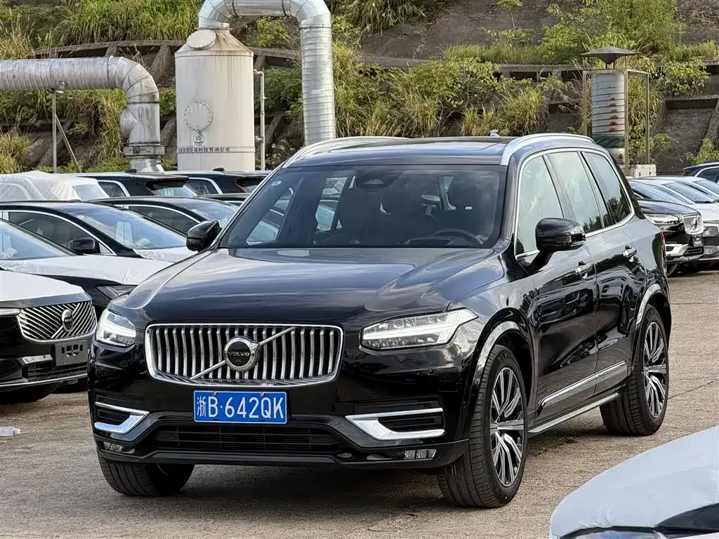 Volvo XC90 — фото 1