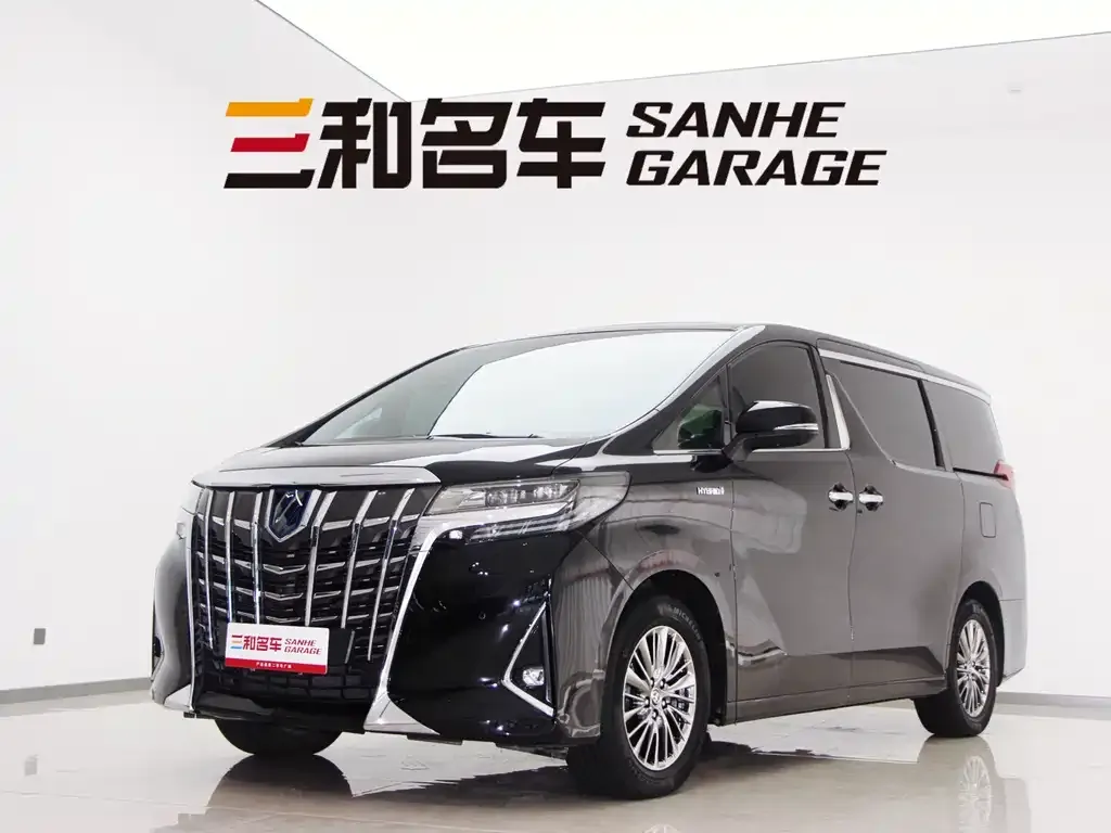 Toyota Alphard — фото 1