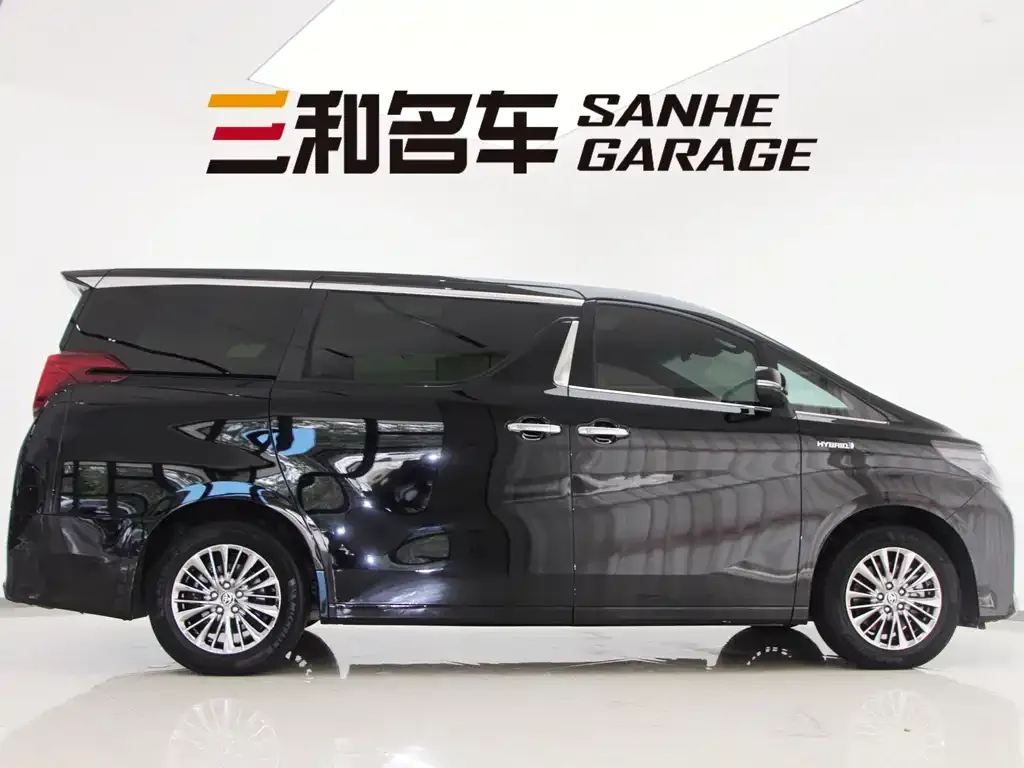 Toyota Alphard — фото 4