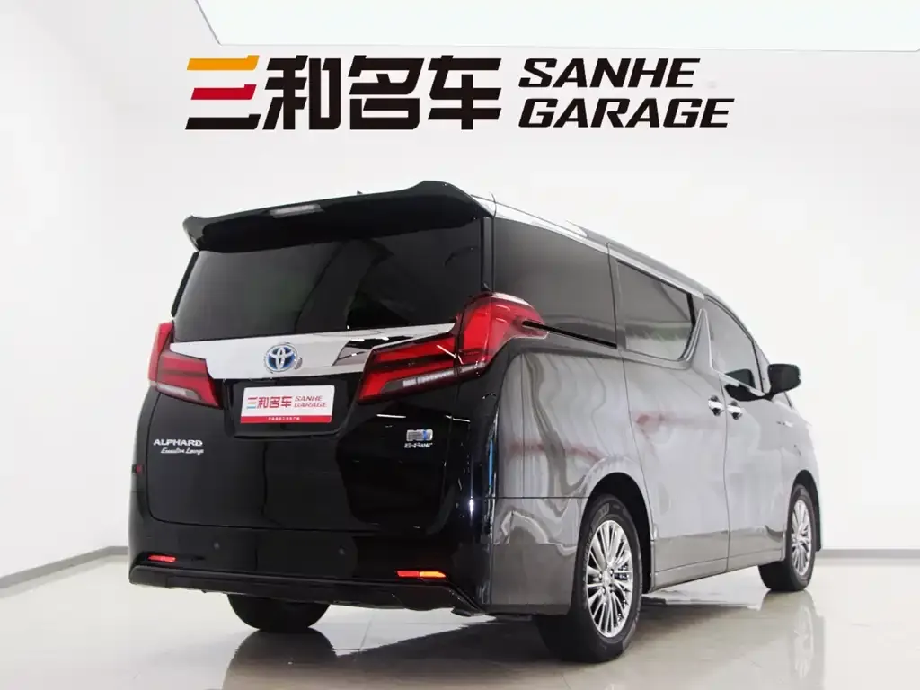 Toyota Alphard — фото 5