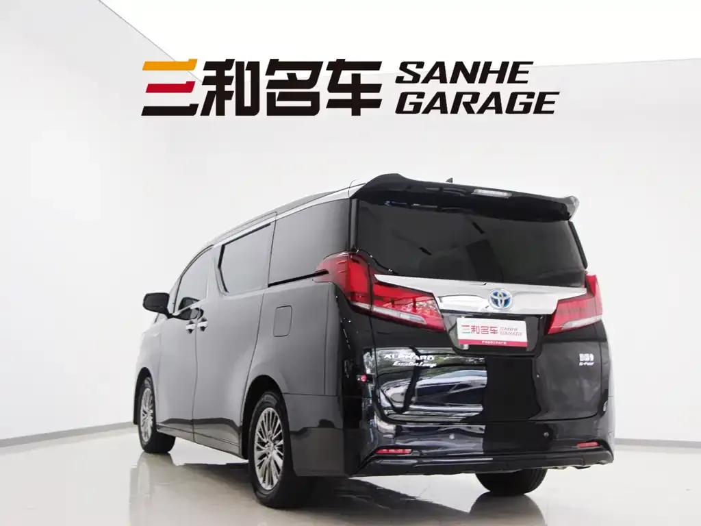 Toyota Alphard — фото 6