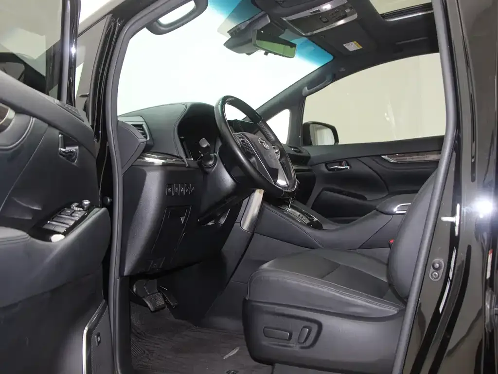 Toyota Alphard — фото 8