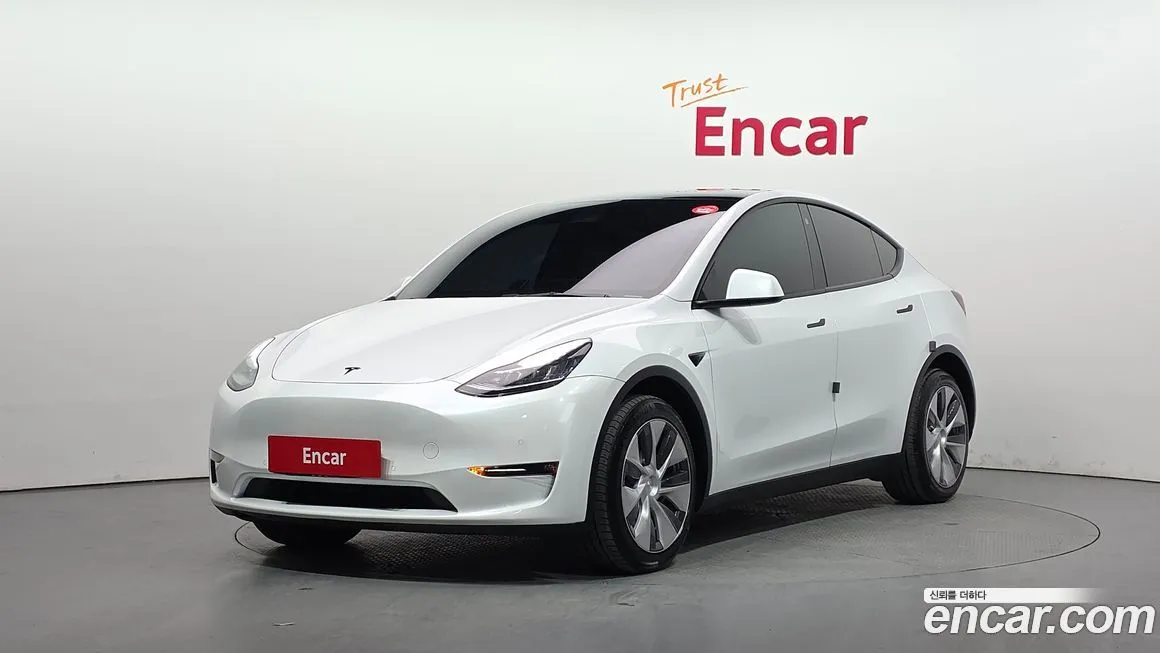 Tesla Model Y — фото 1