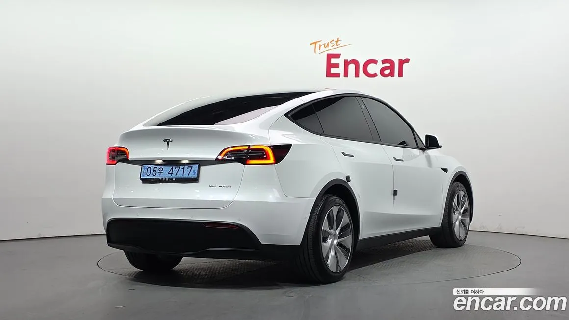 Tesla Model Y — фото 2