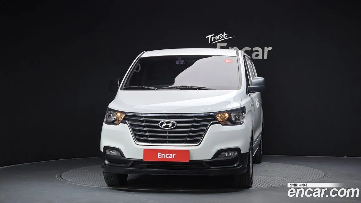 Hyundai Starex — фото 3