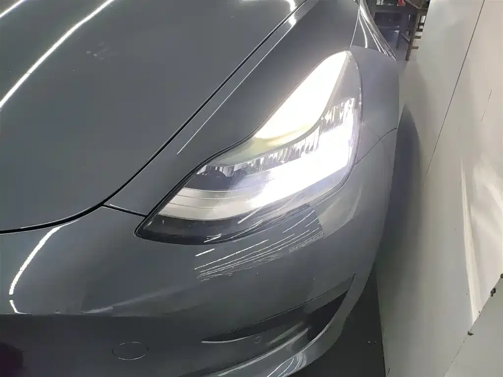 Tesla Model 3 — фото 7