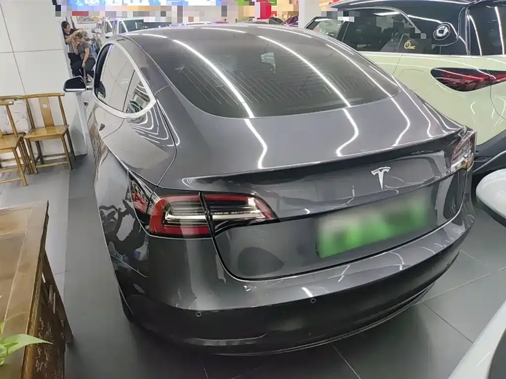 Tesla Model 3 — фото 8