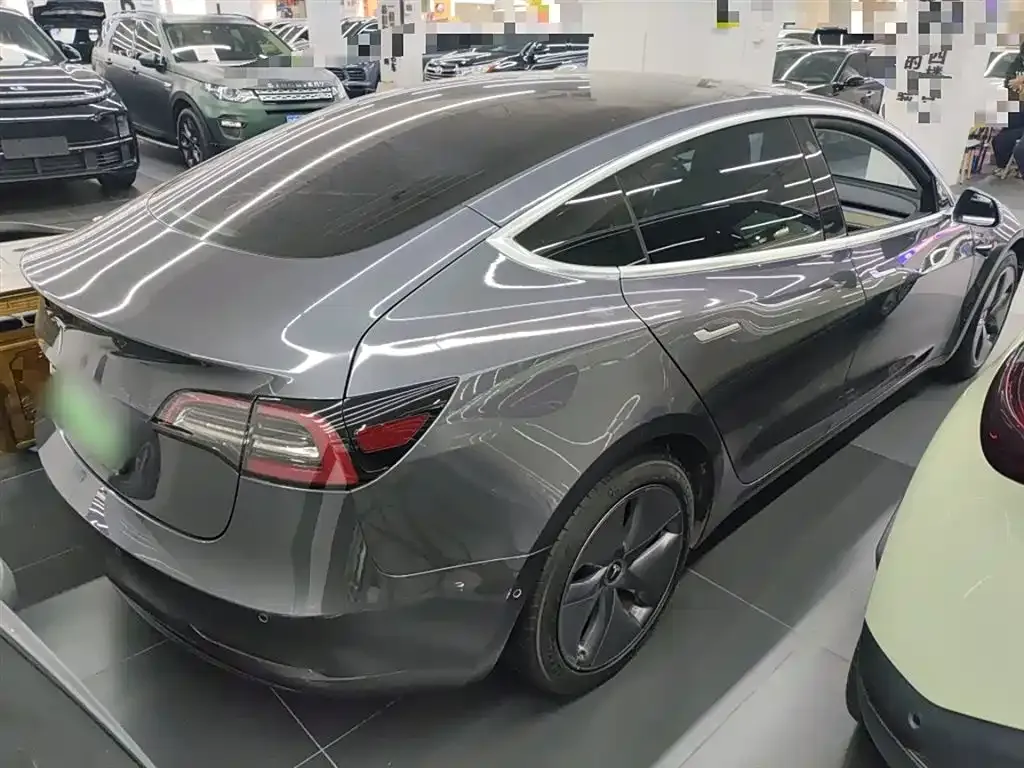 Tesla Model 3 — фото 9