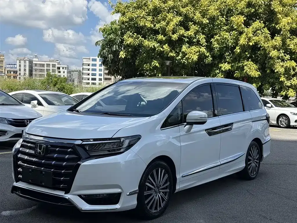 Honda Elysion — фото 1