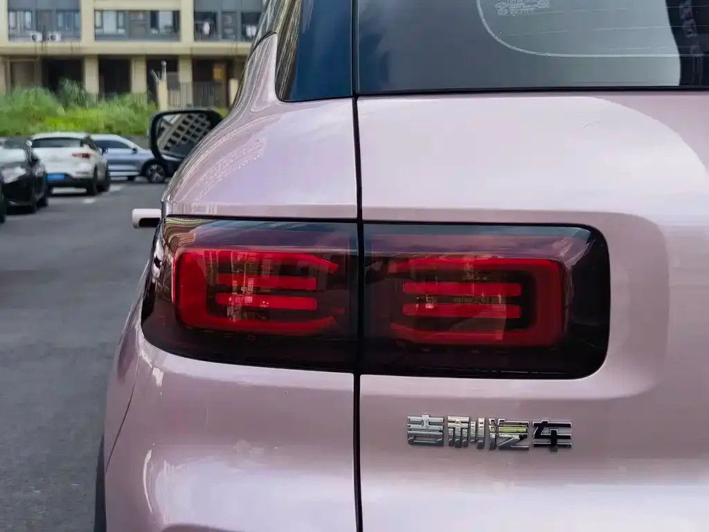 Geely Icon — фото 9